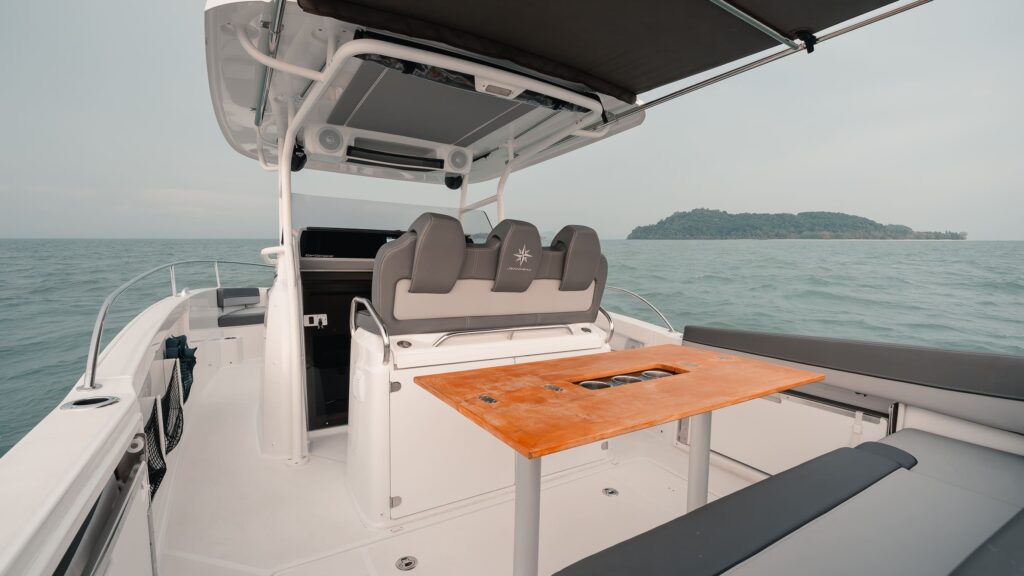 Speedboat 28 FT
