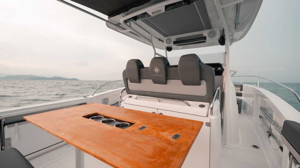 Speedboat 28 FT