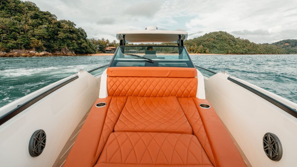 Speedboat 34 FT