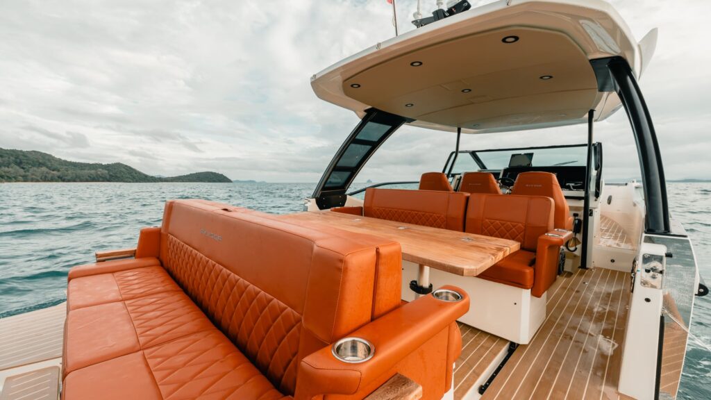 Speedboat 34 FT